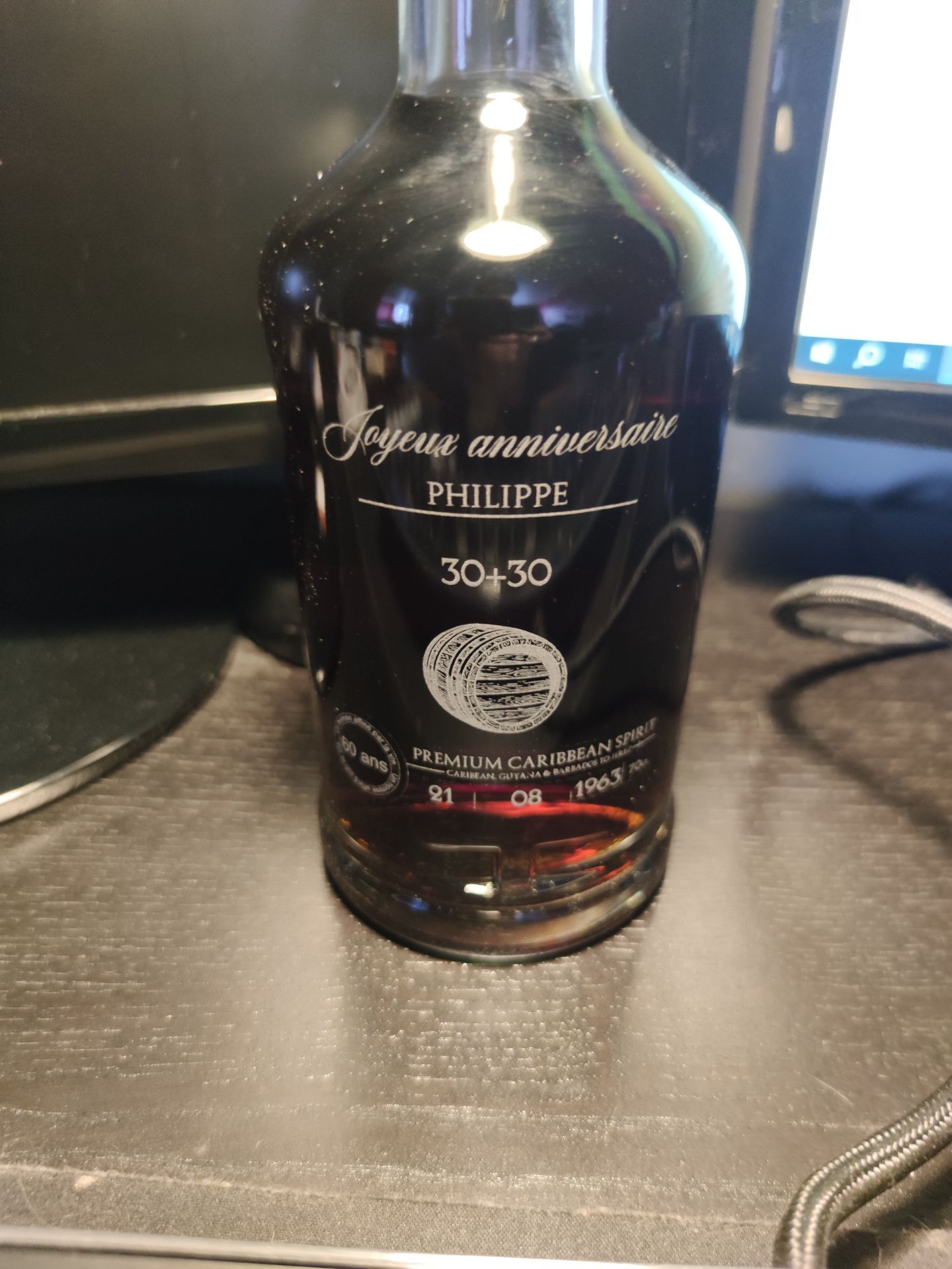 bouteille de rhum gravé