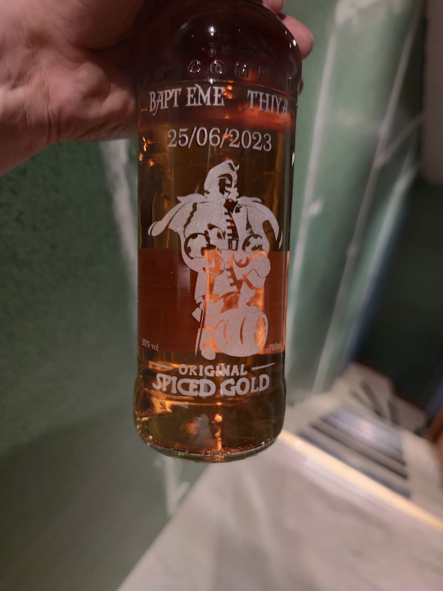 bouteille captain morgan gravé