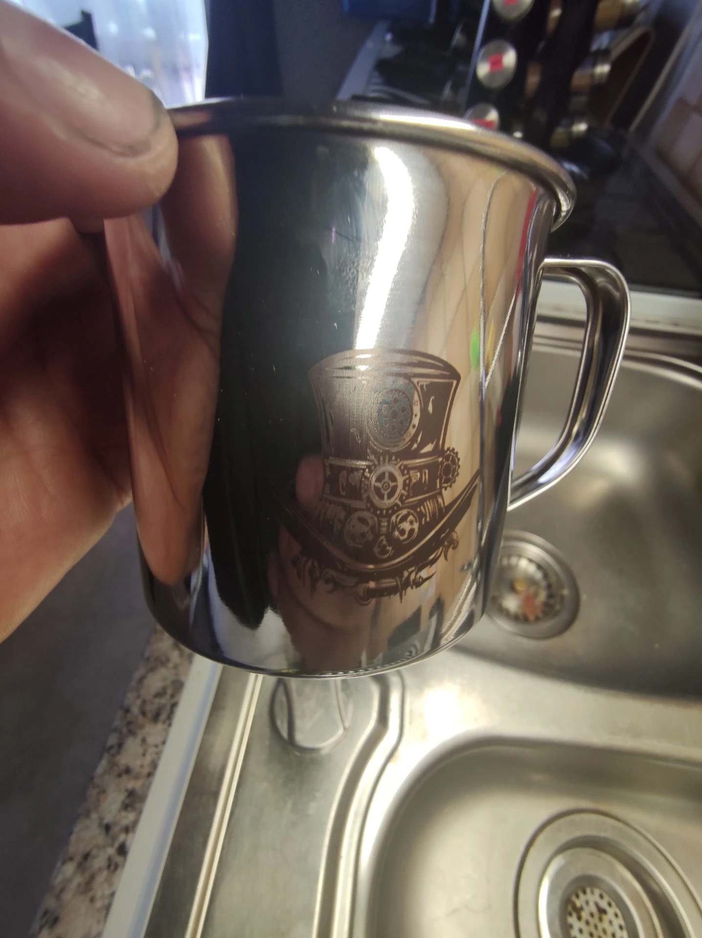 tasse acier gravé