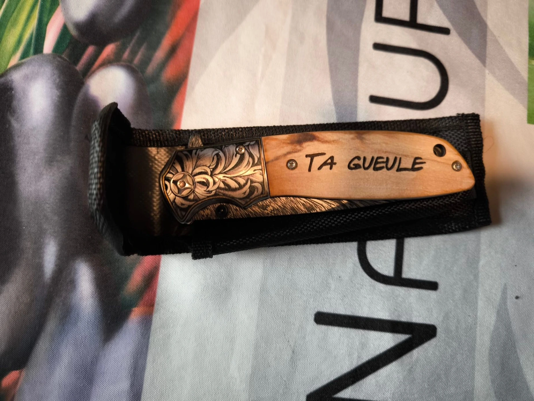 couteau gravé a la demande du client 