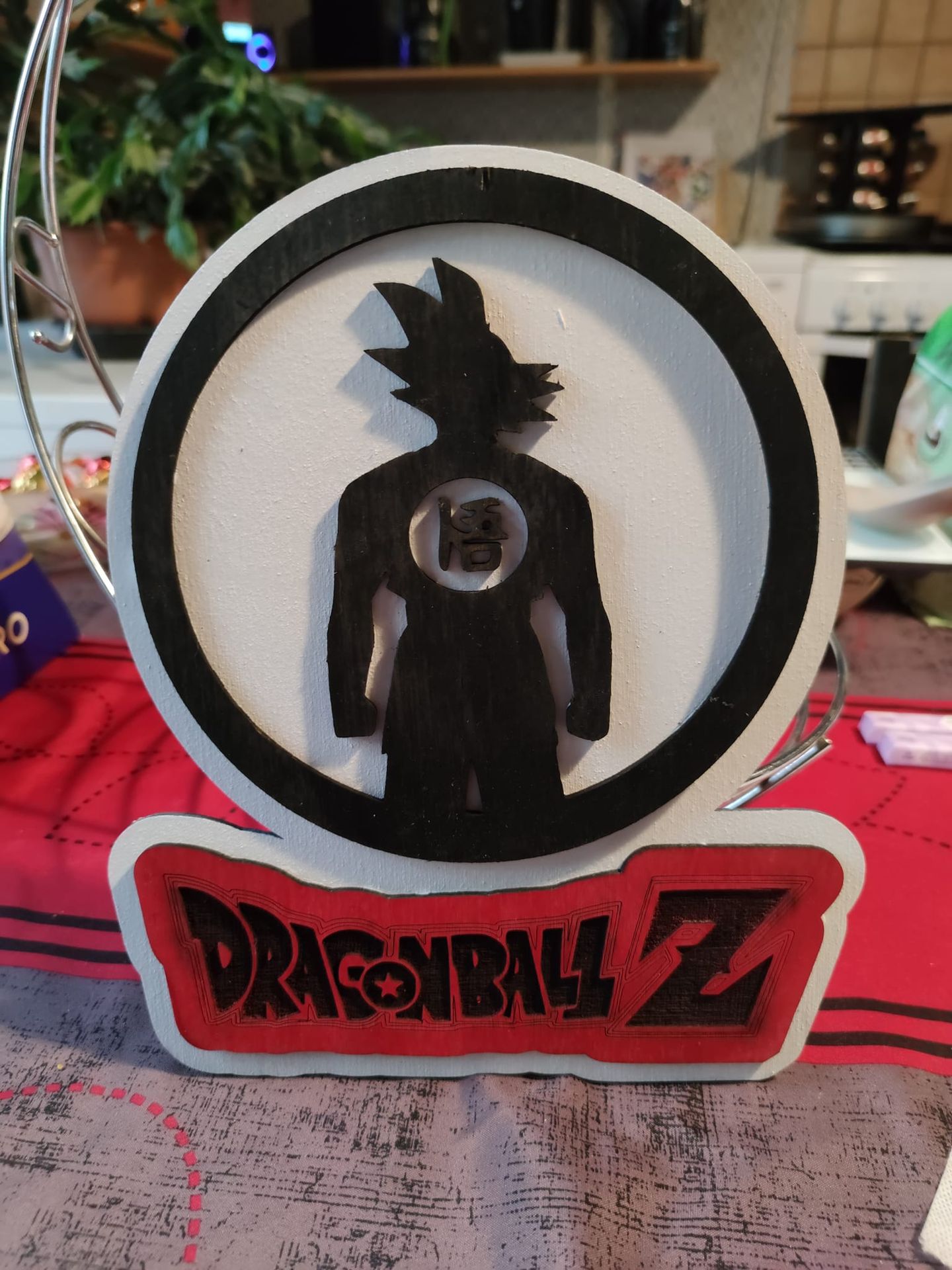Décoration Dragon Ball Z en bois découpé et peint