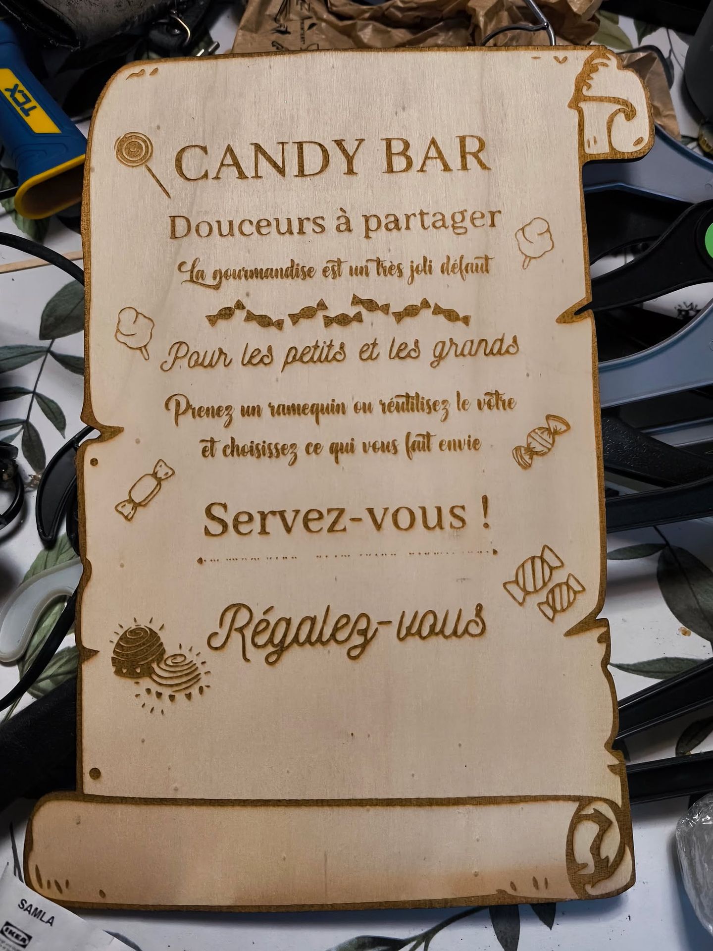 Panneau Candy Bar en bois gravé pour événement