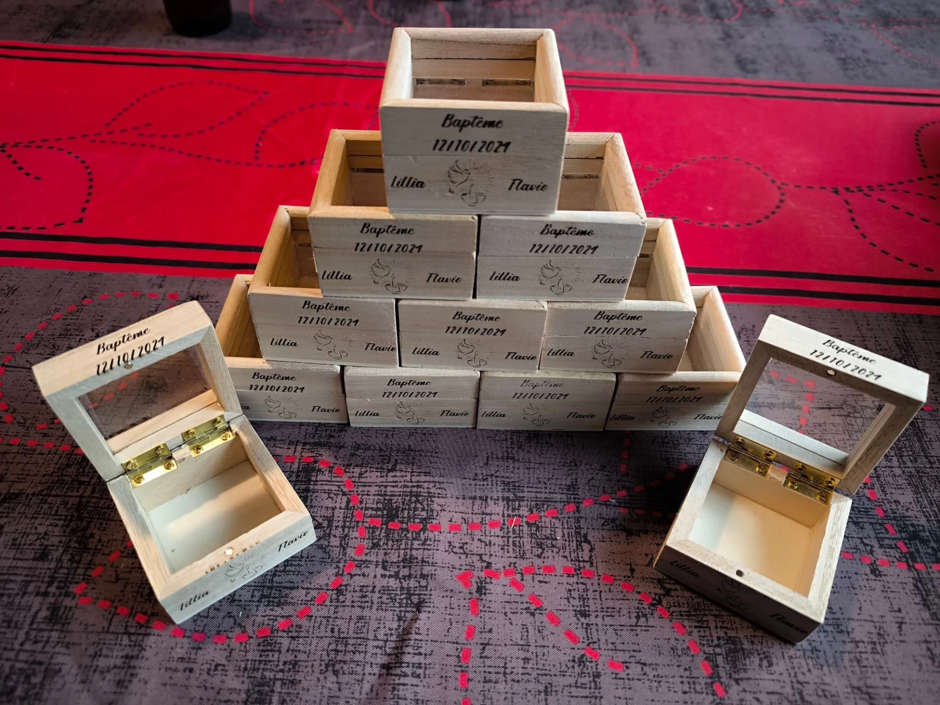 Boîtes cadeaux en bois personnalisées pour baptême