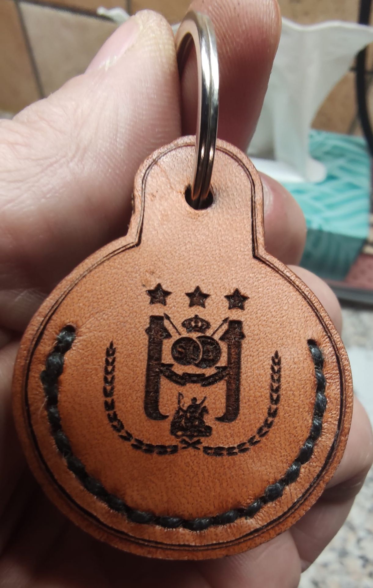 Porte-clé en cuir gravé personnalisé