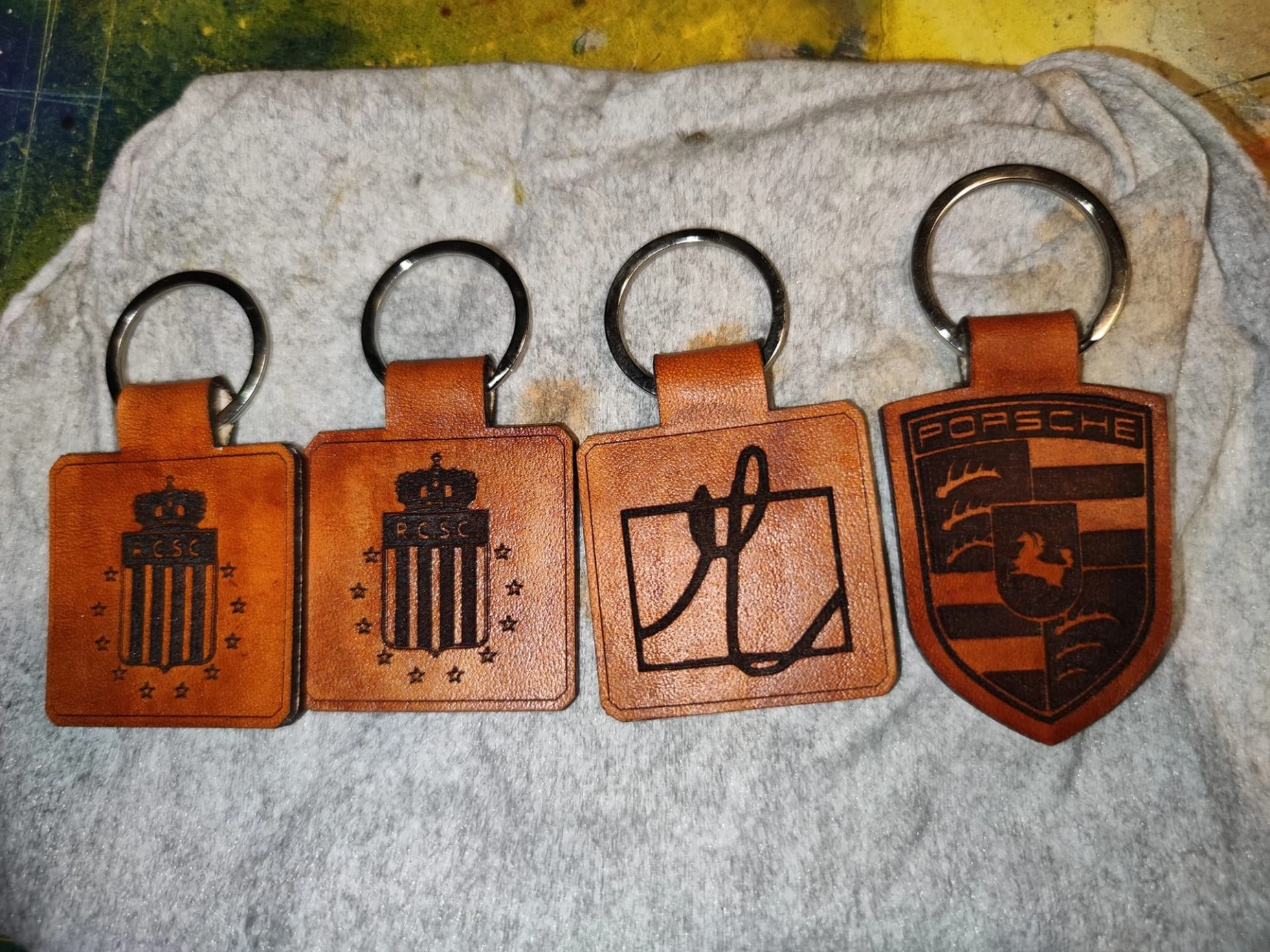 Porte-clé en cuir gravé personnalisé